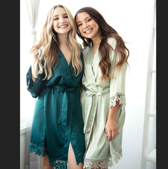 3/$30! BRAND NEW Emerald Teal Lace Trim Silk Robe - Picture 1 of 2
